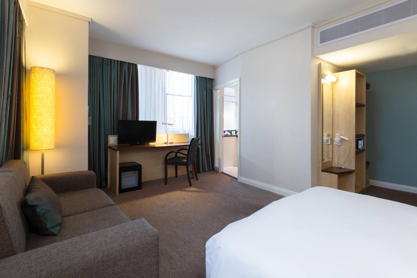 Holiday-Inn-Express-Cape-Town-City-Centre-Room-30
