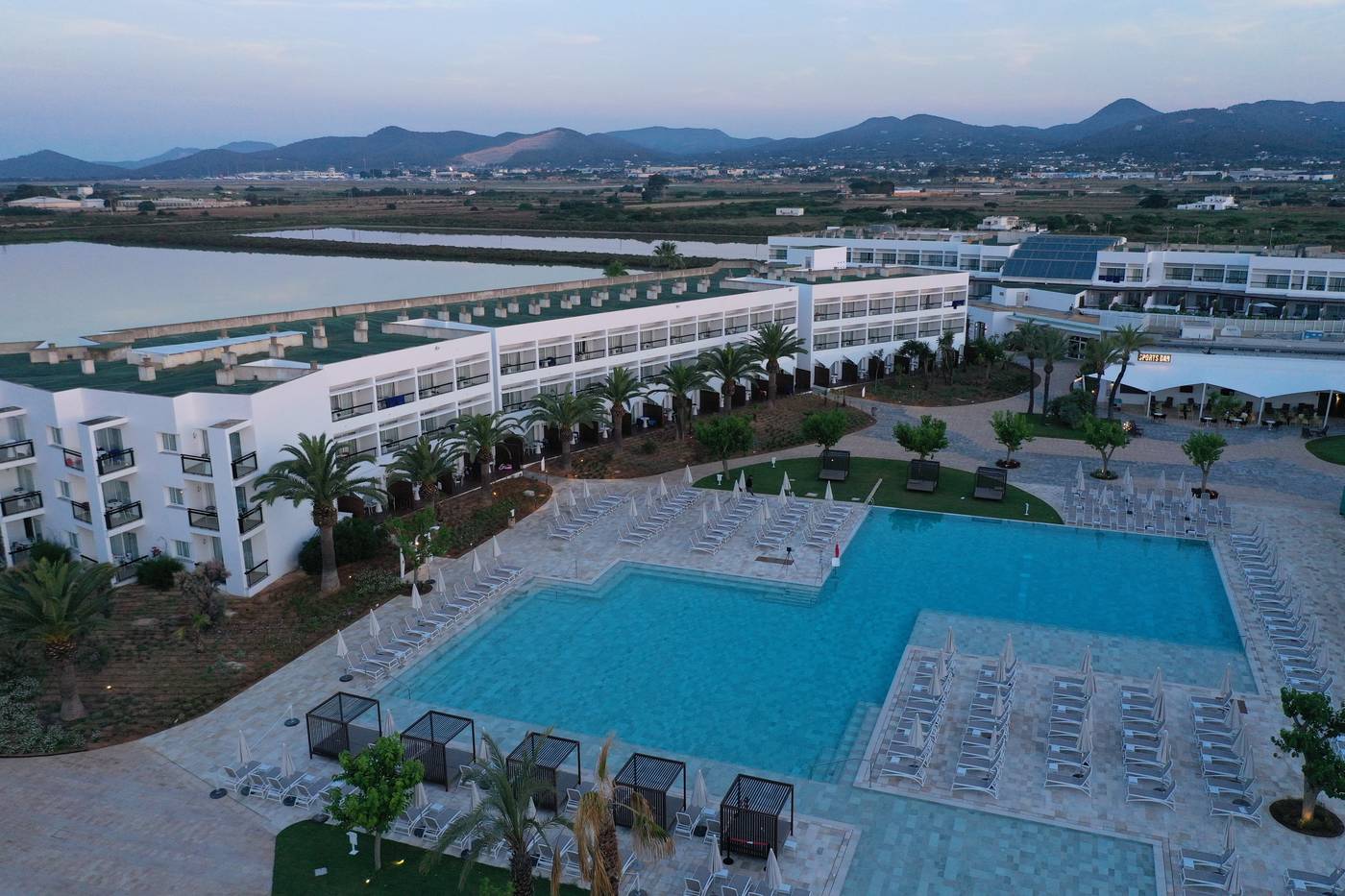 Grand-Palladium-Palace-Ibiza-Resort---Spa-Pool-10