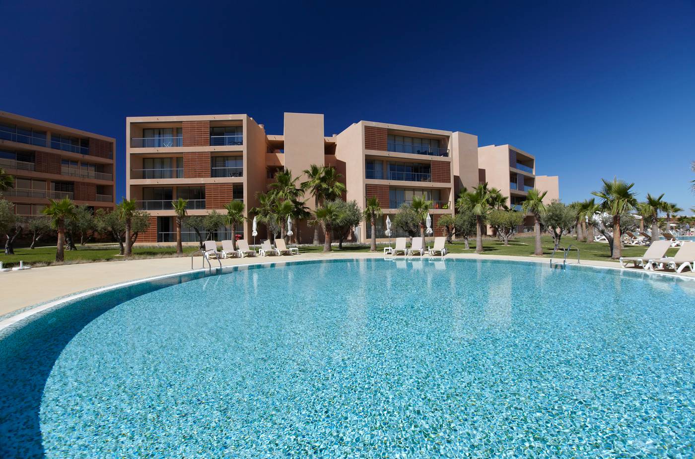 Salgados-Vila-das-Lagoas-Pool-3