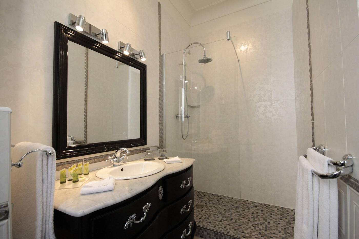 Hotel-Claridge-Worldhotel-Room-39