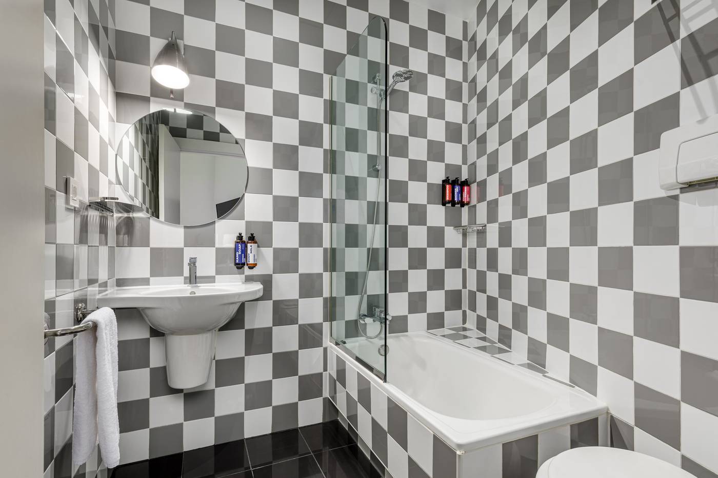 Room-Mate-Mario-Room-24