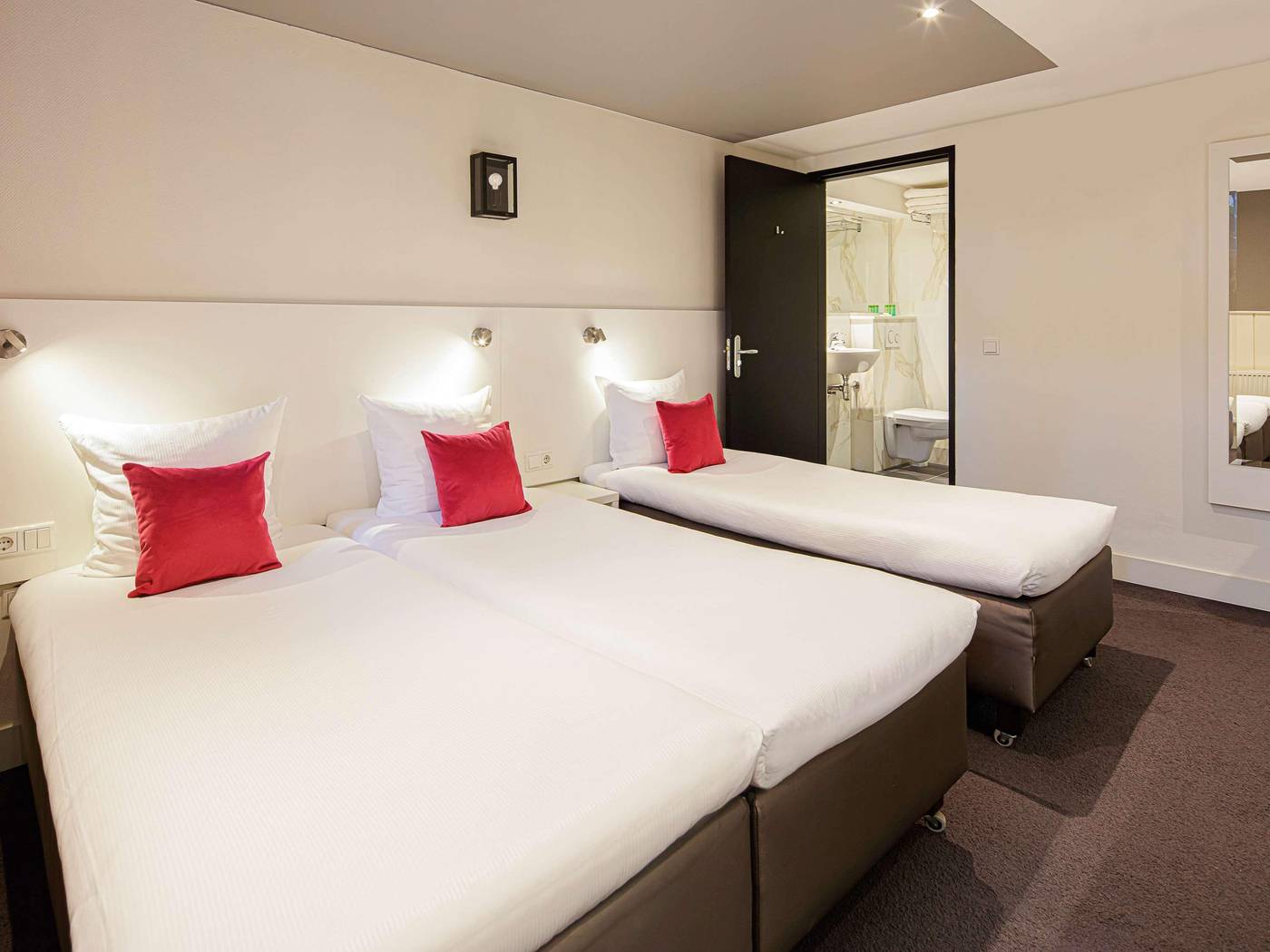 ibis-Styles-Amsterdam-Amstel-Room-23
