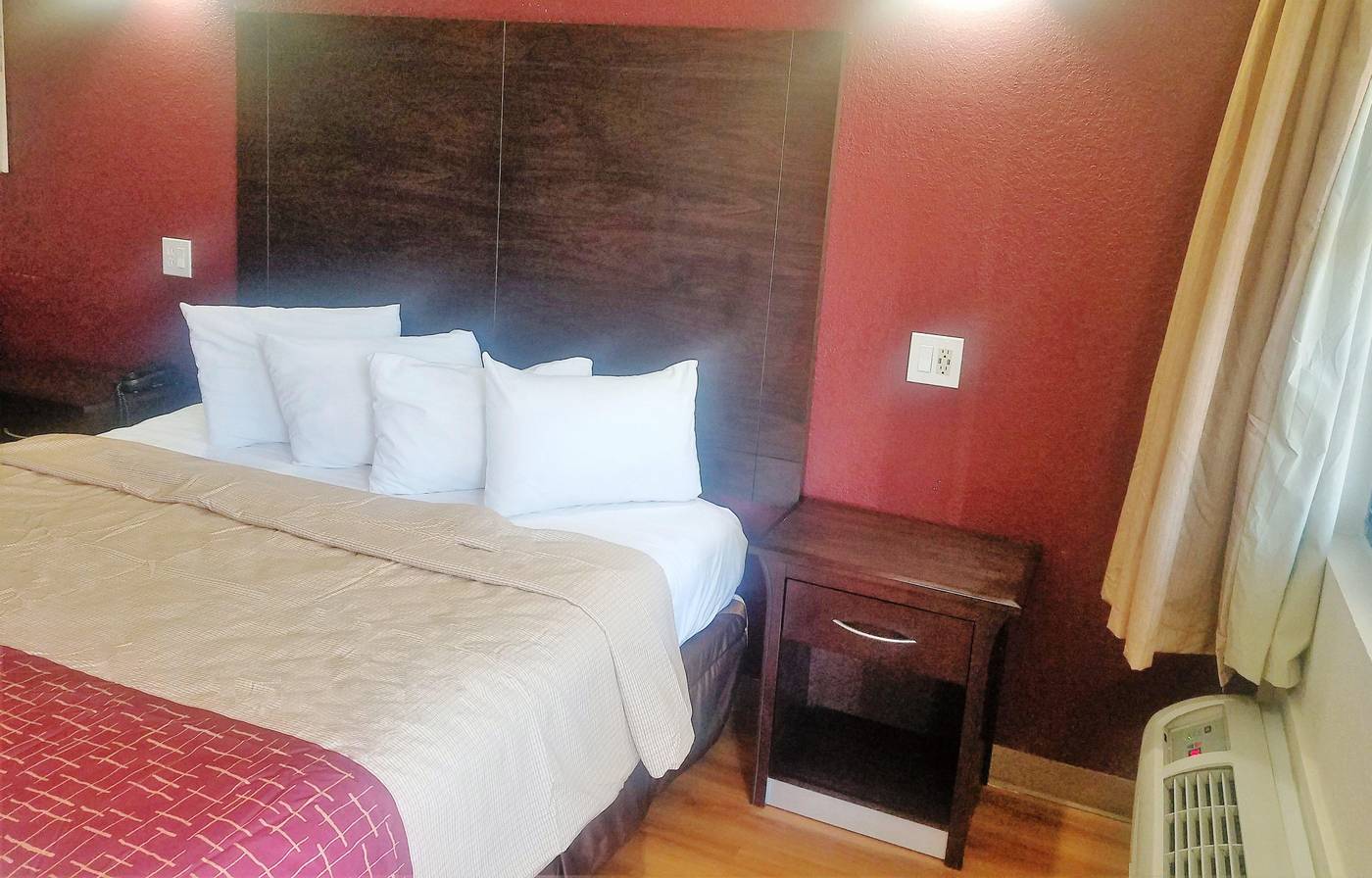 Red Roof Inn & Suites Houston - Hobby Airport-United States-HOUSTON-Room-10