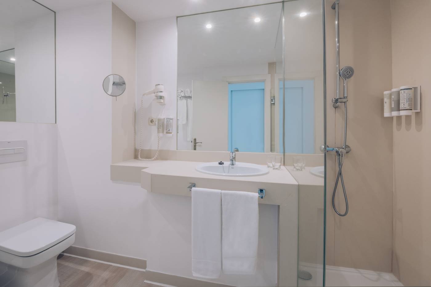 Iberostar-Waves-Bouganville-Playa-Room-26