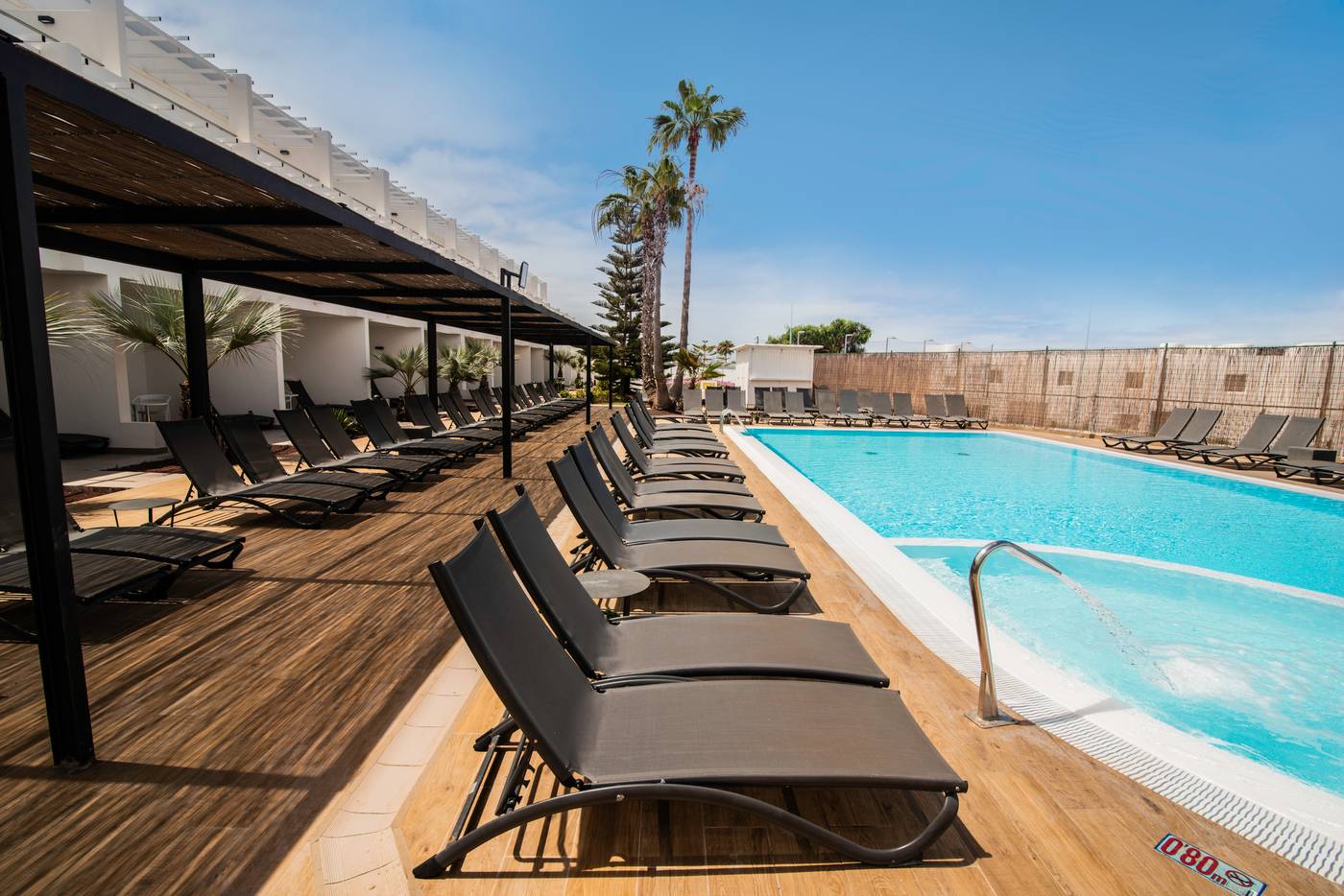 Aequora-Lazarote-Suites-Pool-8