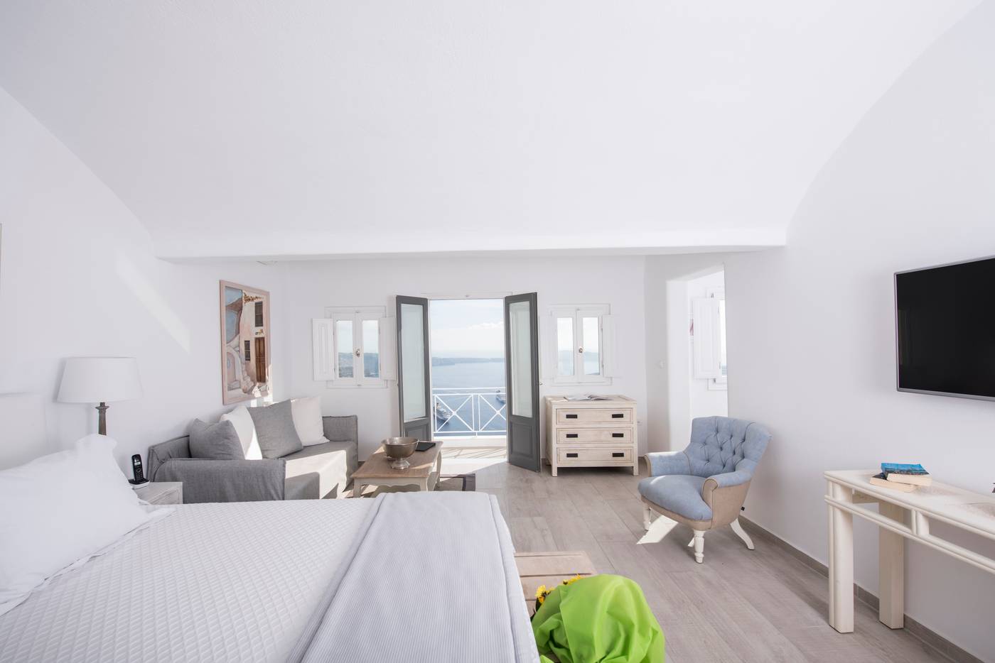 Aqua-Luxury-Suites-Room-17