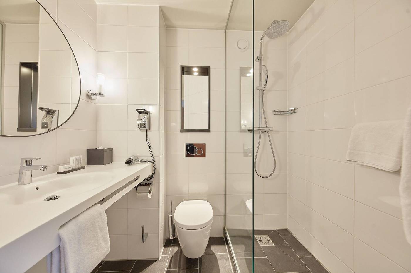 Carlton-Square-Room-28