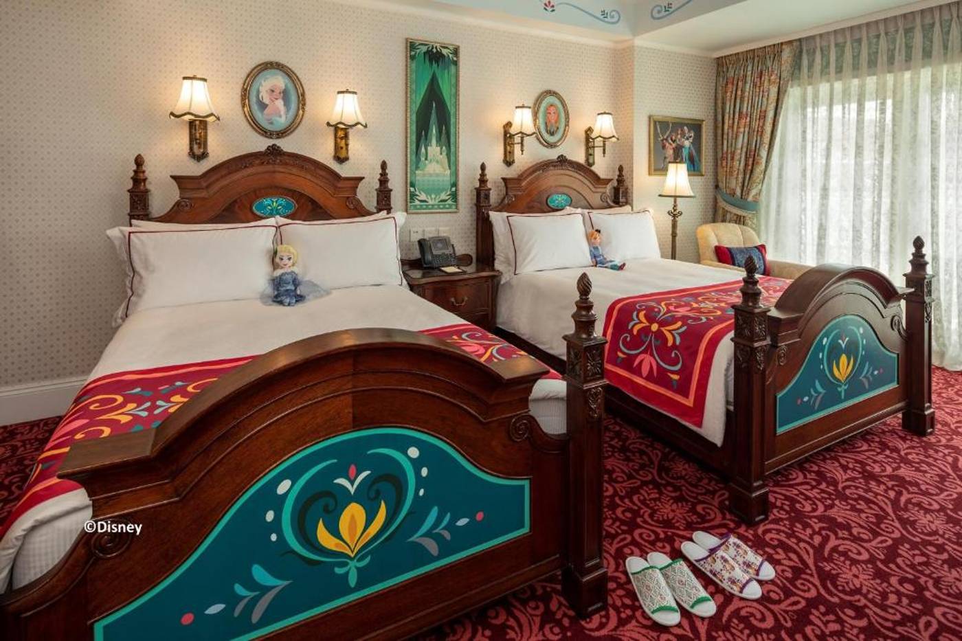 Hong-Kong-Disneyland-Hotel-Room-17