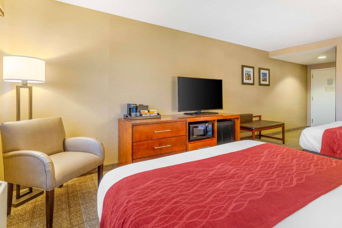 Comfort-Inn---Suites-Logan-Airport-Room-31