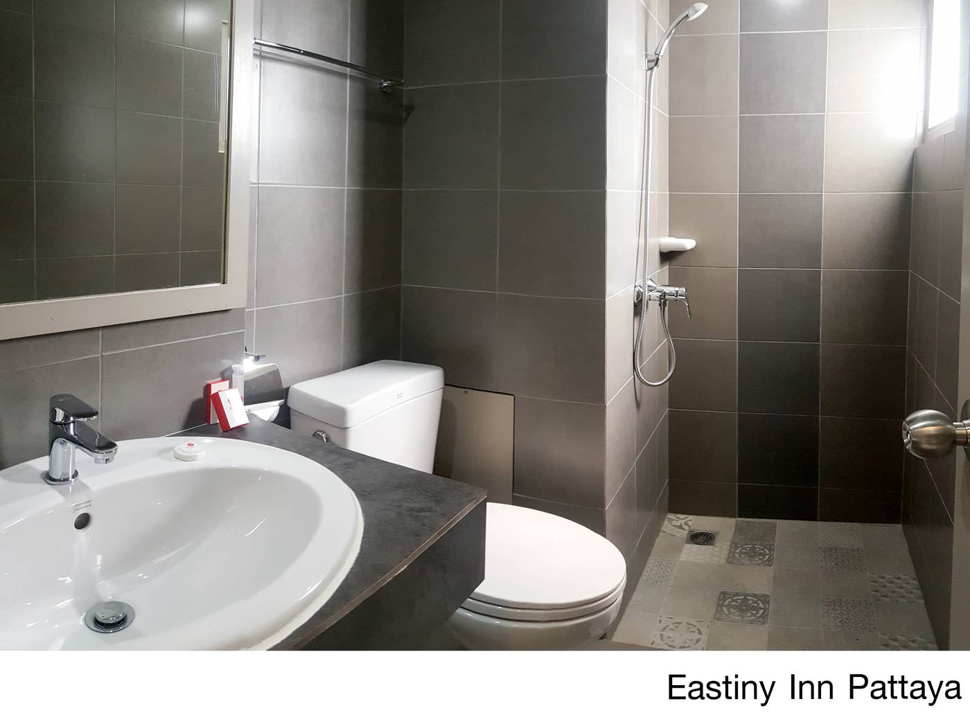Eastiny Inn Hotel by ZUZU-Thailand-CENTRAL PATTAYA-Room-8