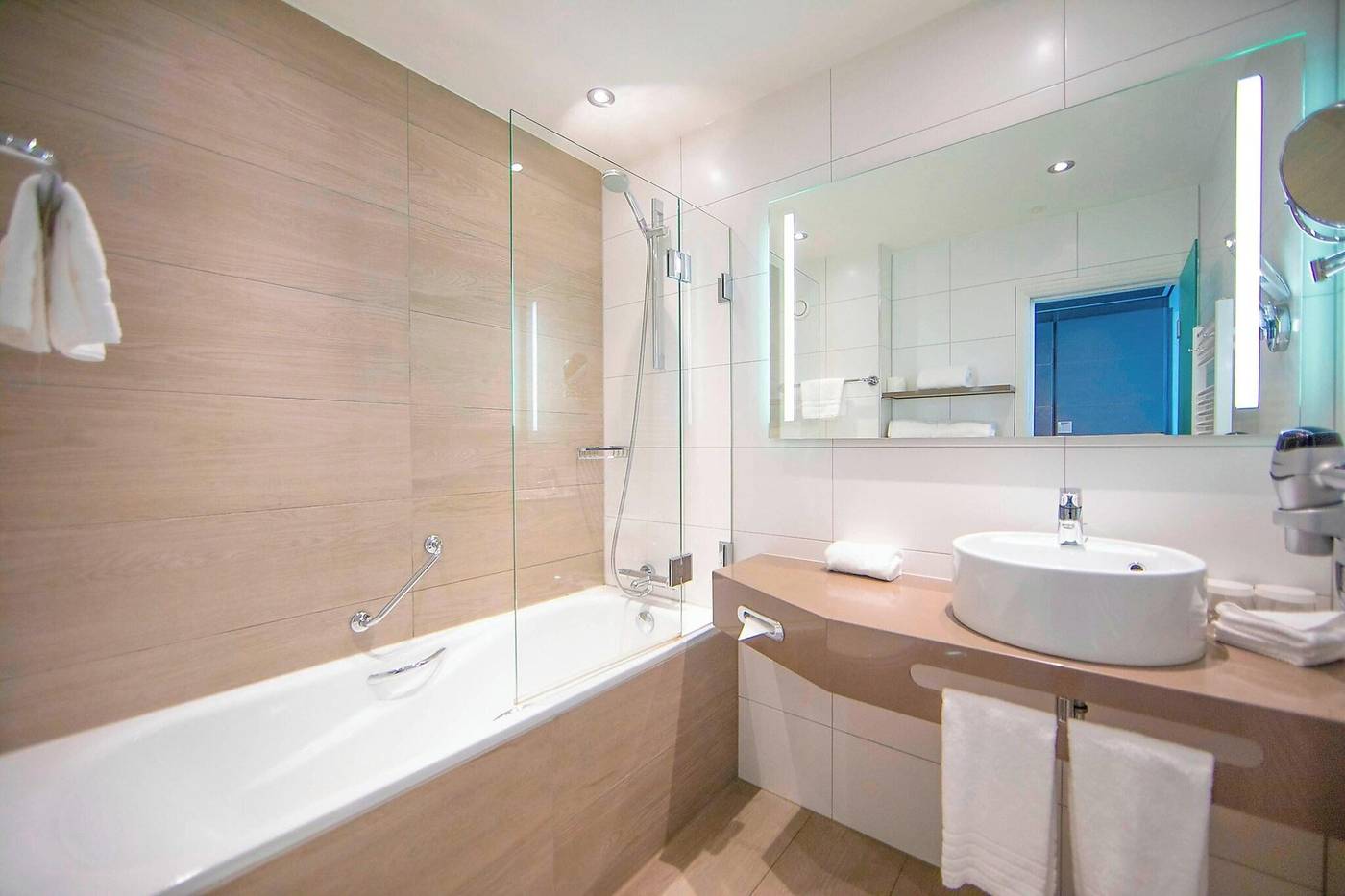 Apollo-Hotel-Amsterdam--a-Tribute-Portfolio-Hotel-Room-41