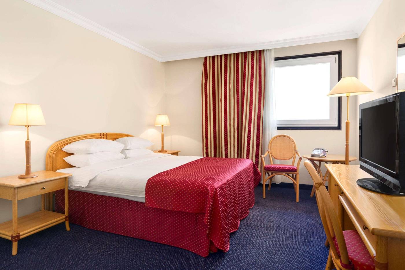 Ramada Sofia-Bulgaria-SOFIA-Room-8