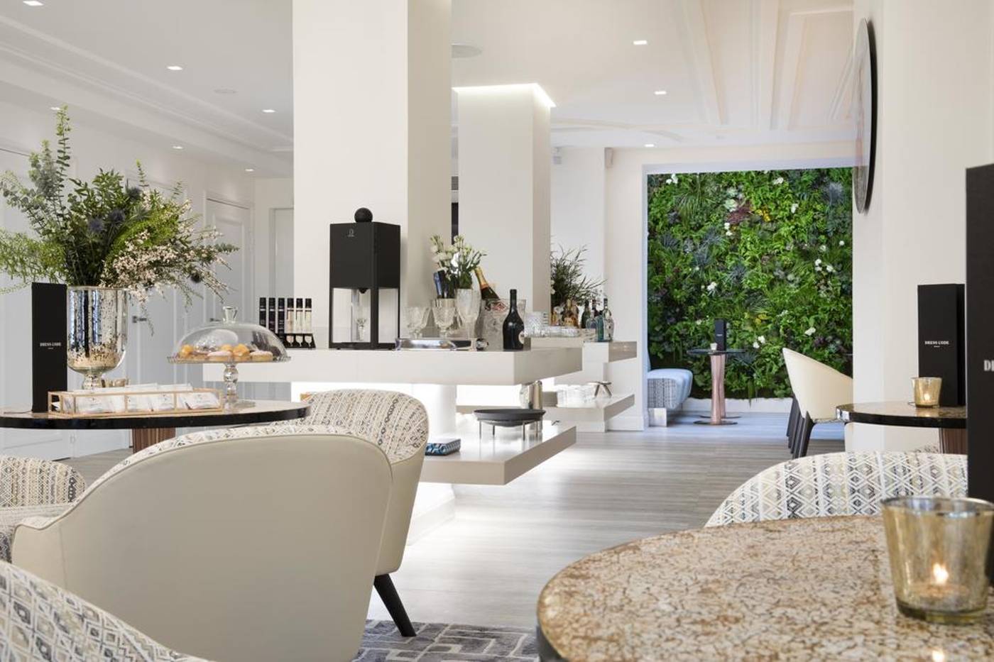 Hotel-Dress-Code-Bar-1