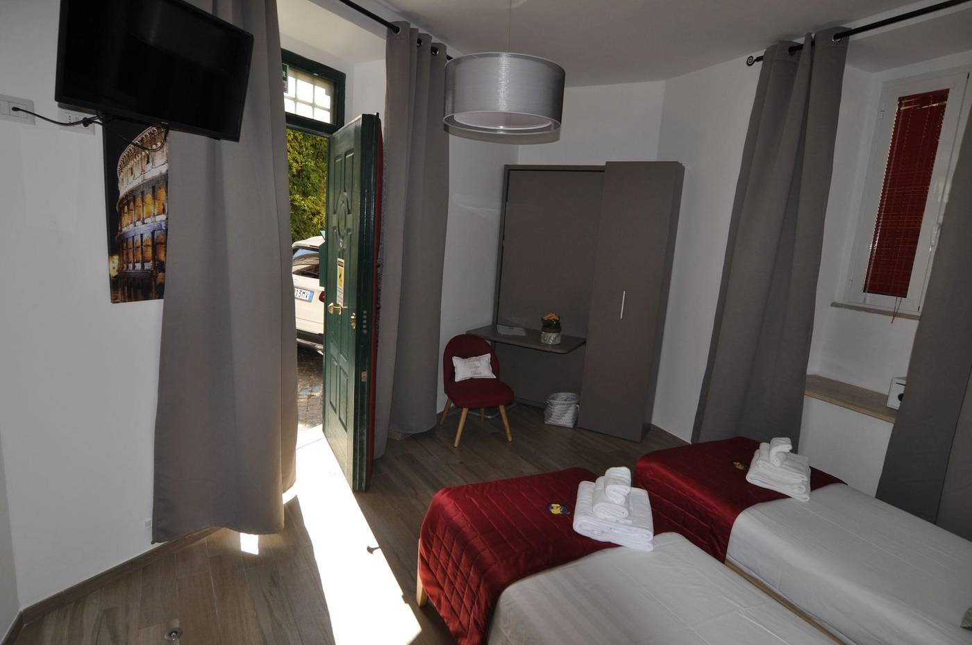 Flatinrome-Trastevere-Deluxe-Rooms-Room-52