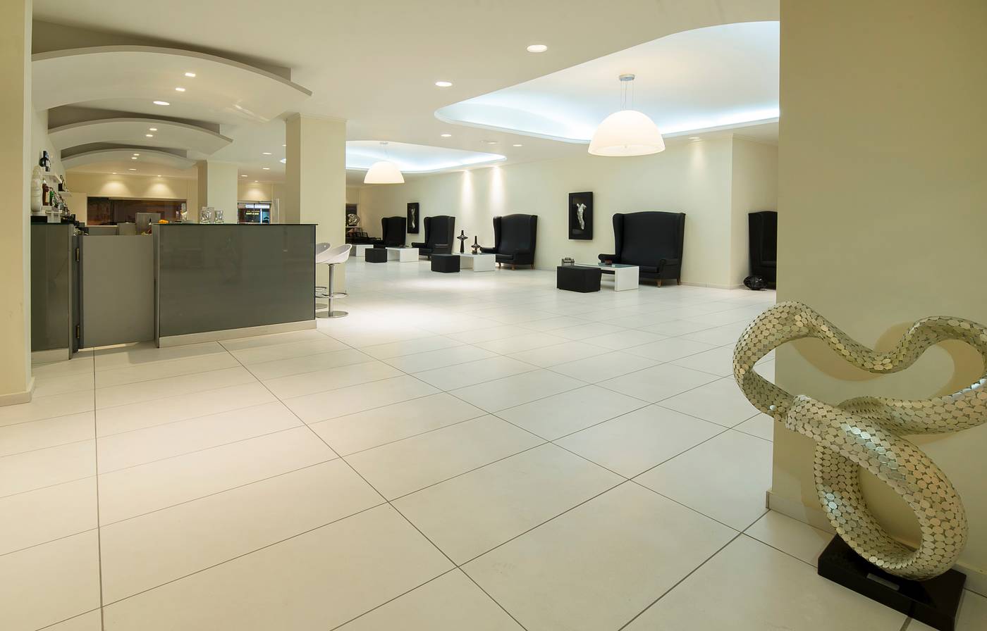 Golden-Beach-Lobby-24