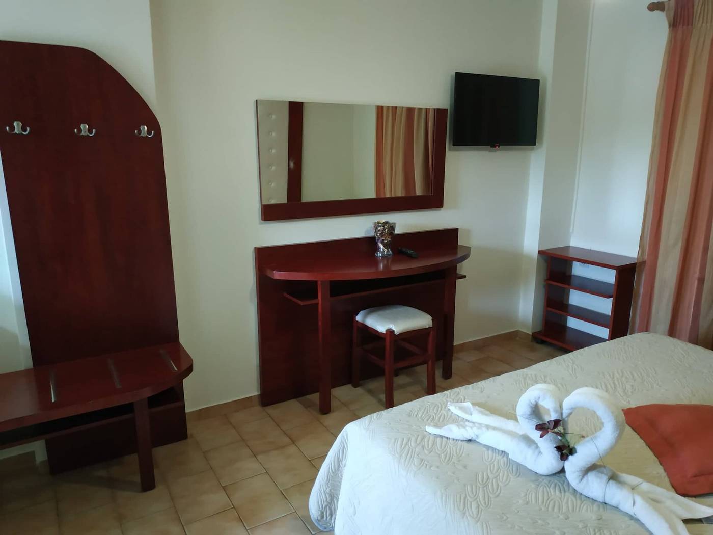 Eleni-s-Garden-Room-29