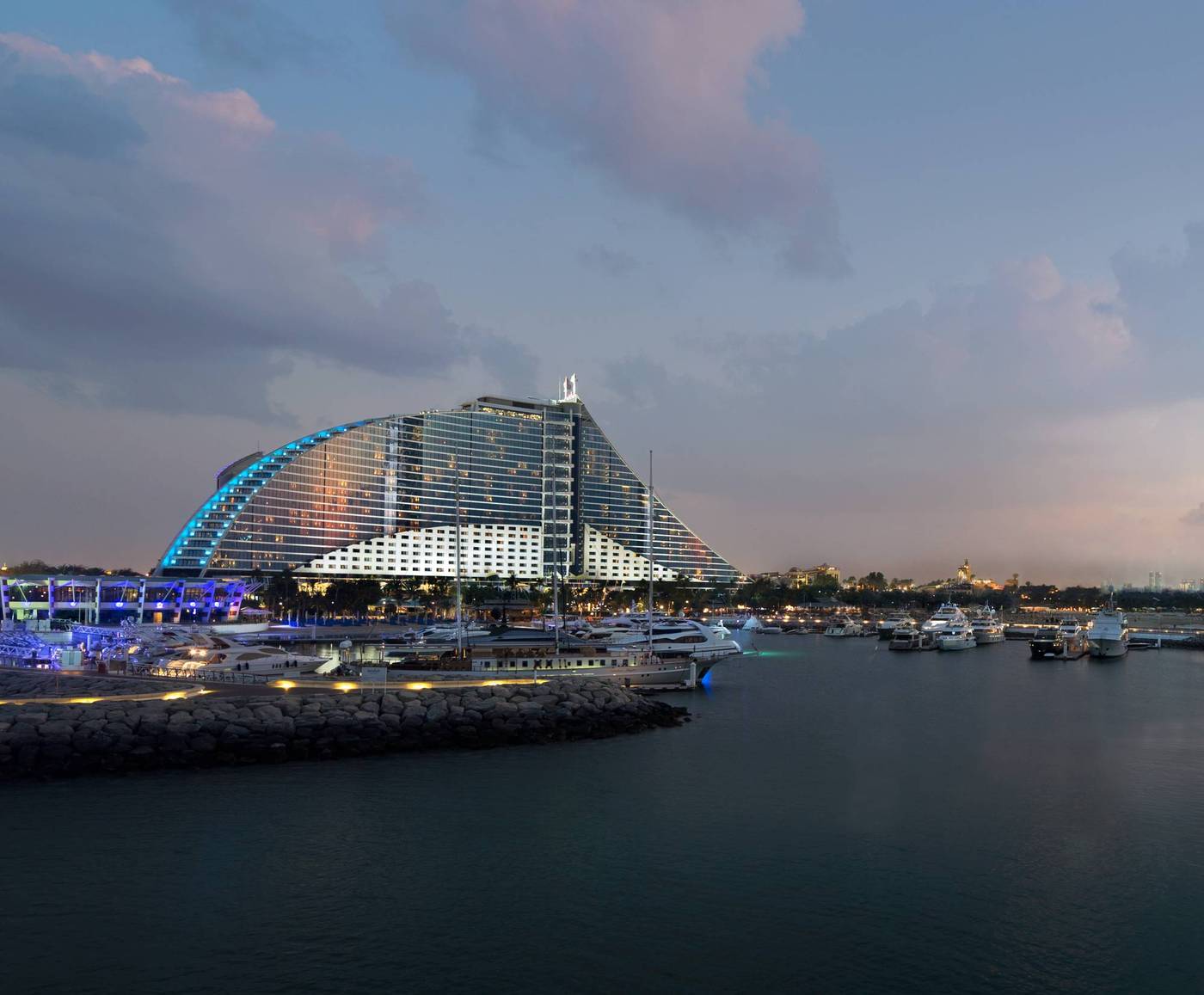 Jumeirah-Beach-Hotel-General-view-15