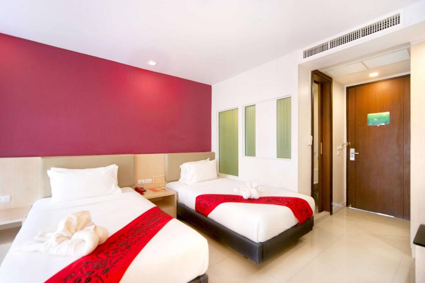 Andatel-Grand-----Patong-Phuket-Room-20