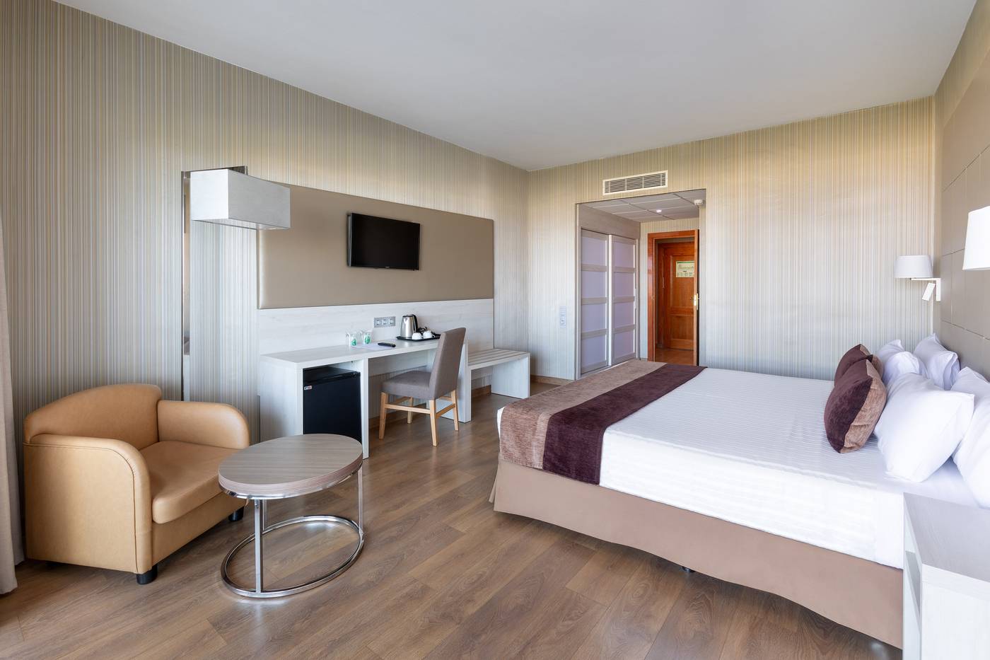 Best-Semiramis-Room-14