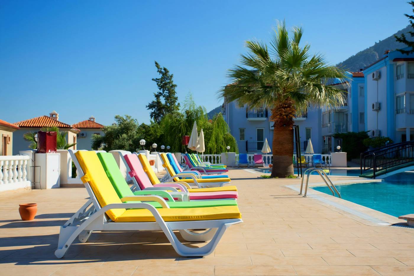 Daisy-Garden-Resort-Hotel-Pool-3