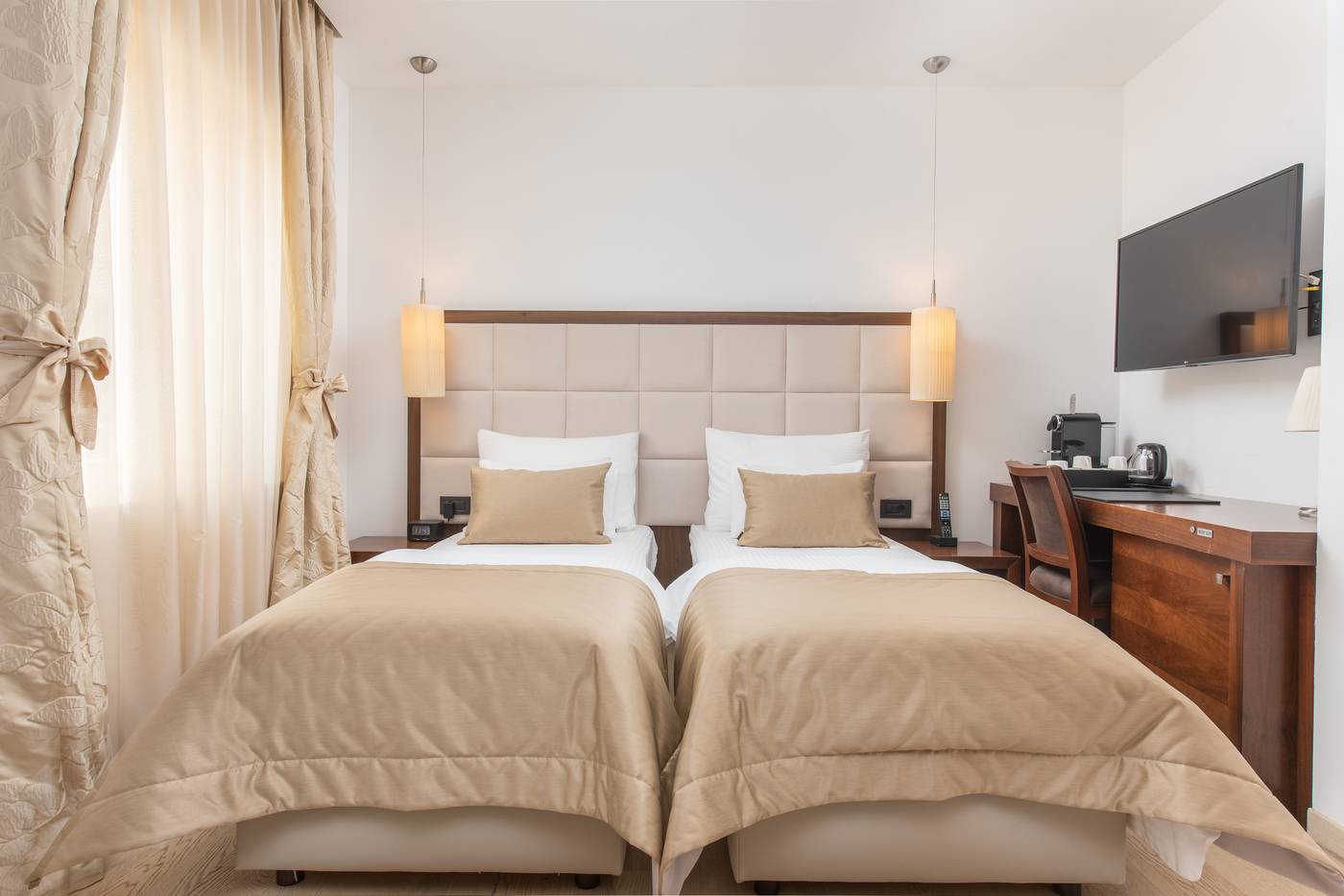 Hotel-Marmont-Heritage-Room-18