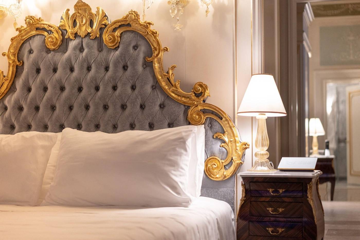 Ca-Bonfadini-Historic-Experience-Room-35