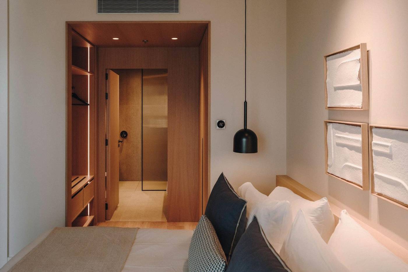 Sabatic--Sitges--Autograph-Collection-Room-25