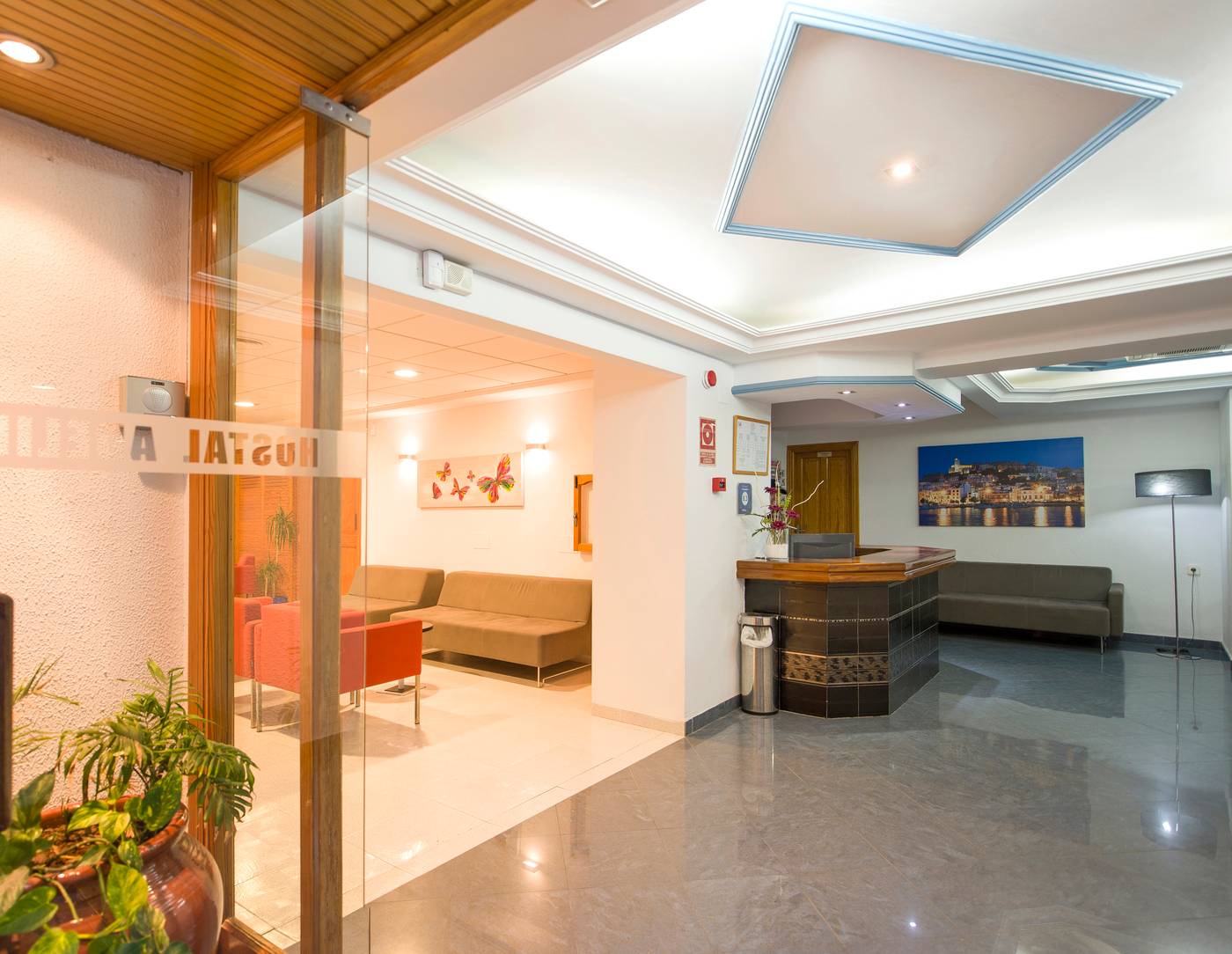 Hostal-Adelino-Lobby-24