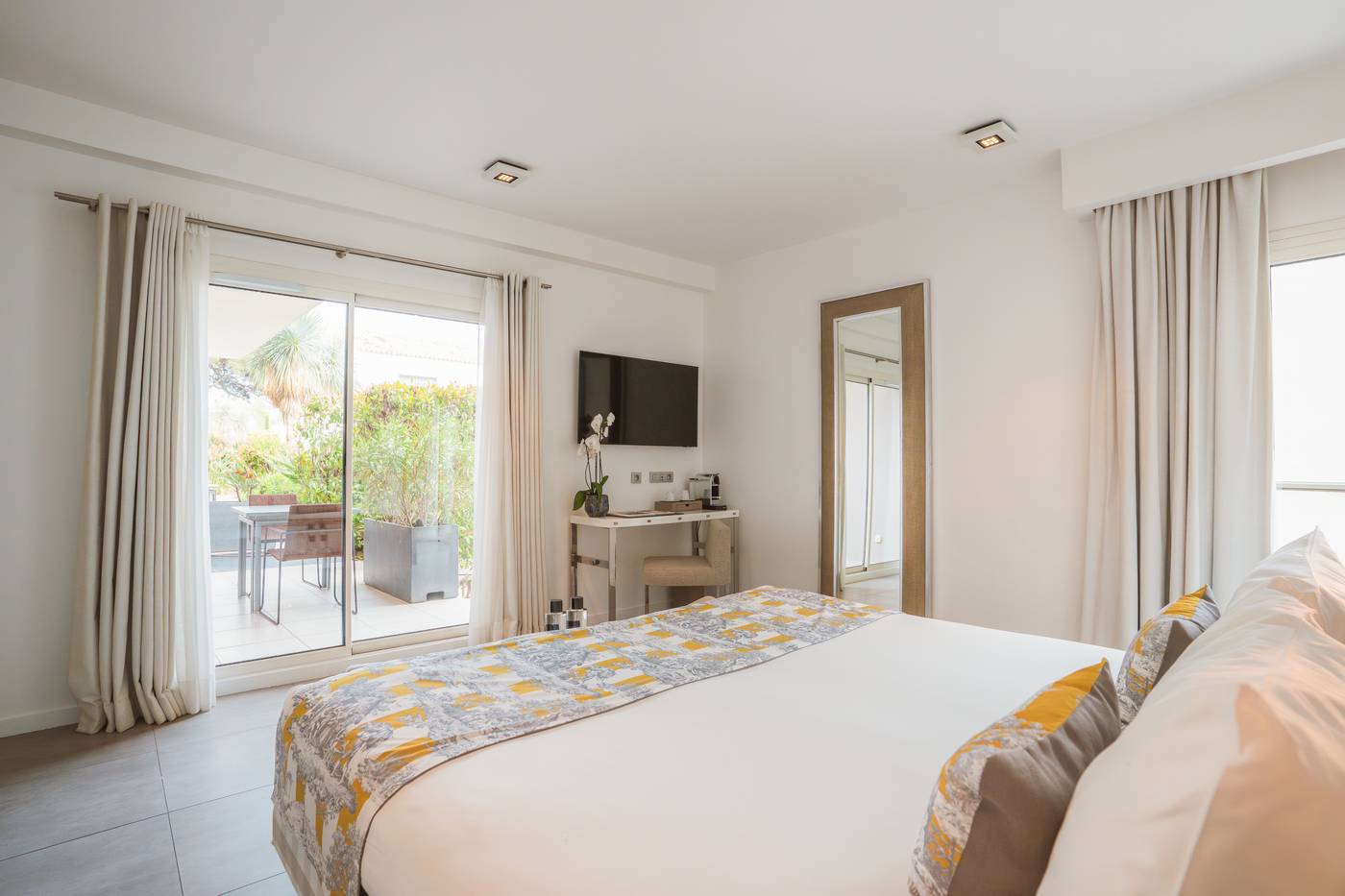 Kube-Hotel-St-Tropez-Room-43