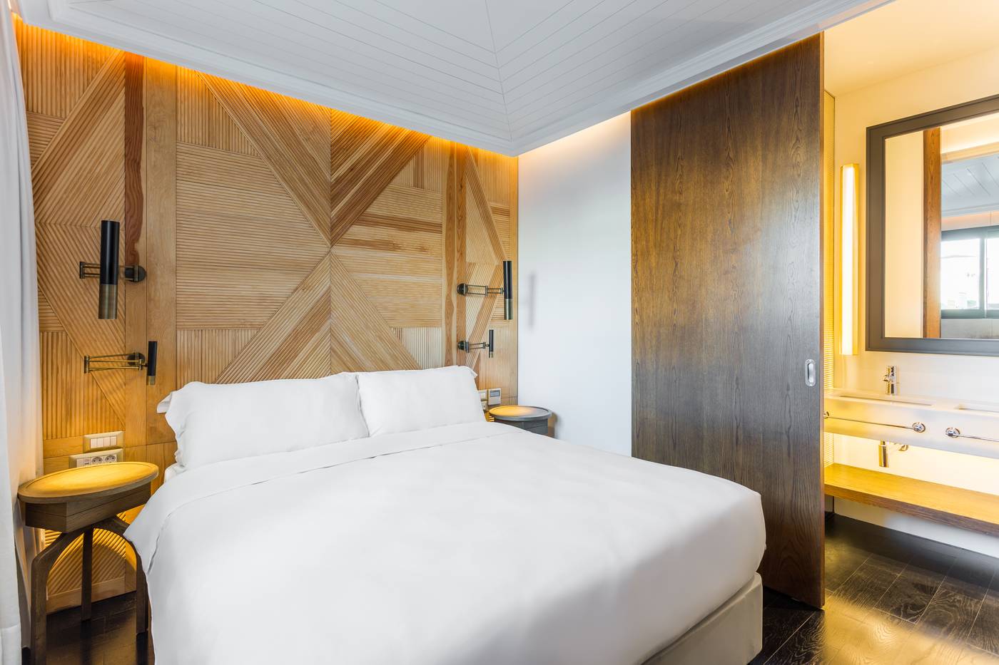 Room-Mate-Emir-Room-55