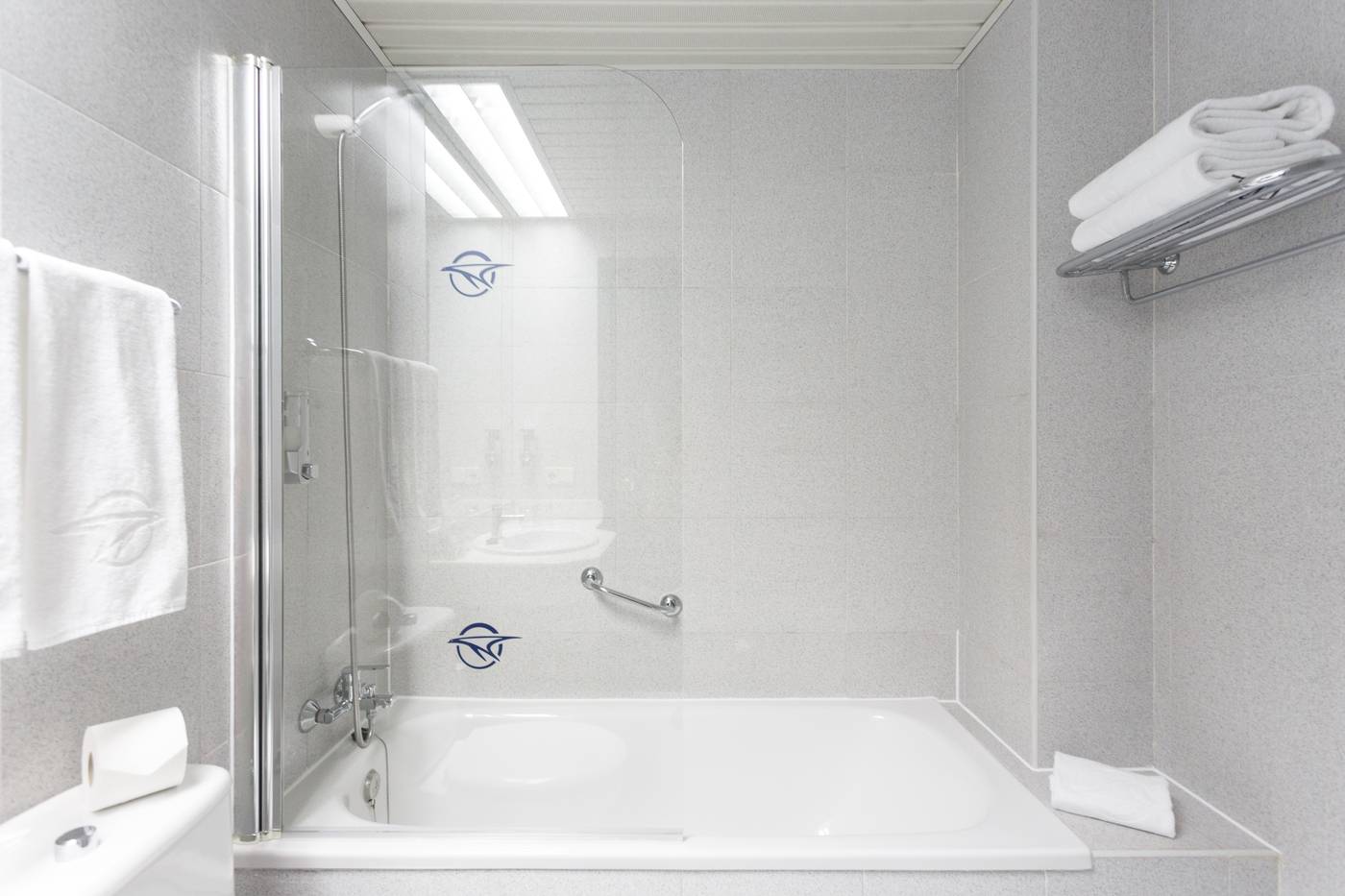 Globales-Gardenia-Room-25