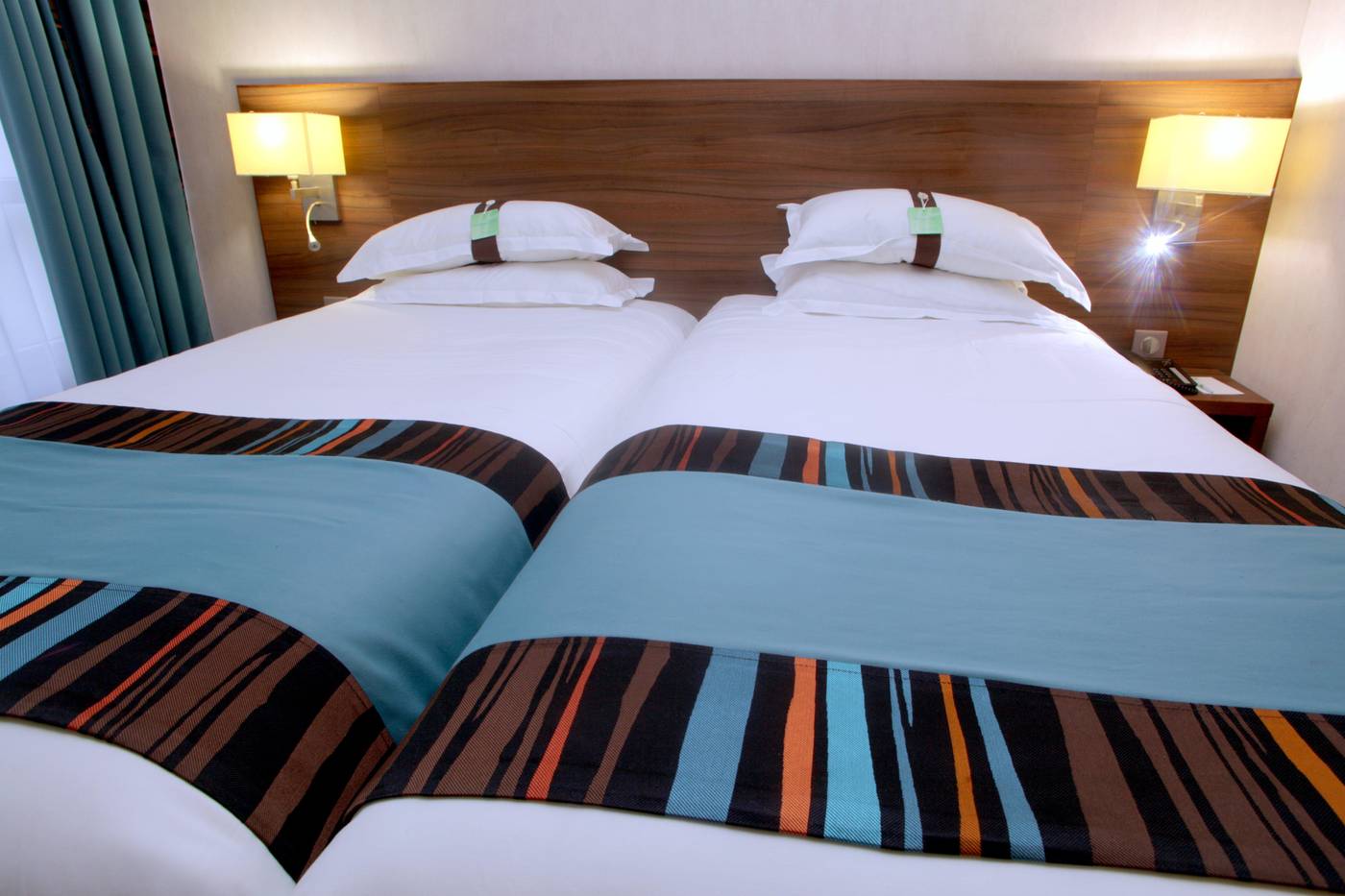 Holiday-Inn-Paris---Montmartre-Room-25