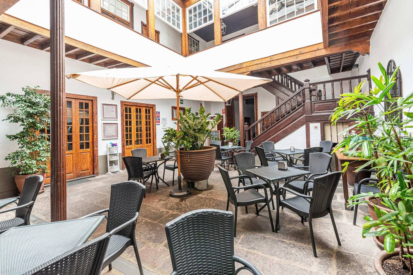 Isla-Baja-Suites-Lobby-24