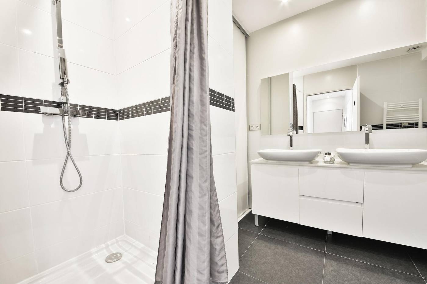 La-Villa-Louancelie-Room-36