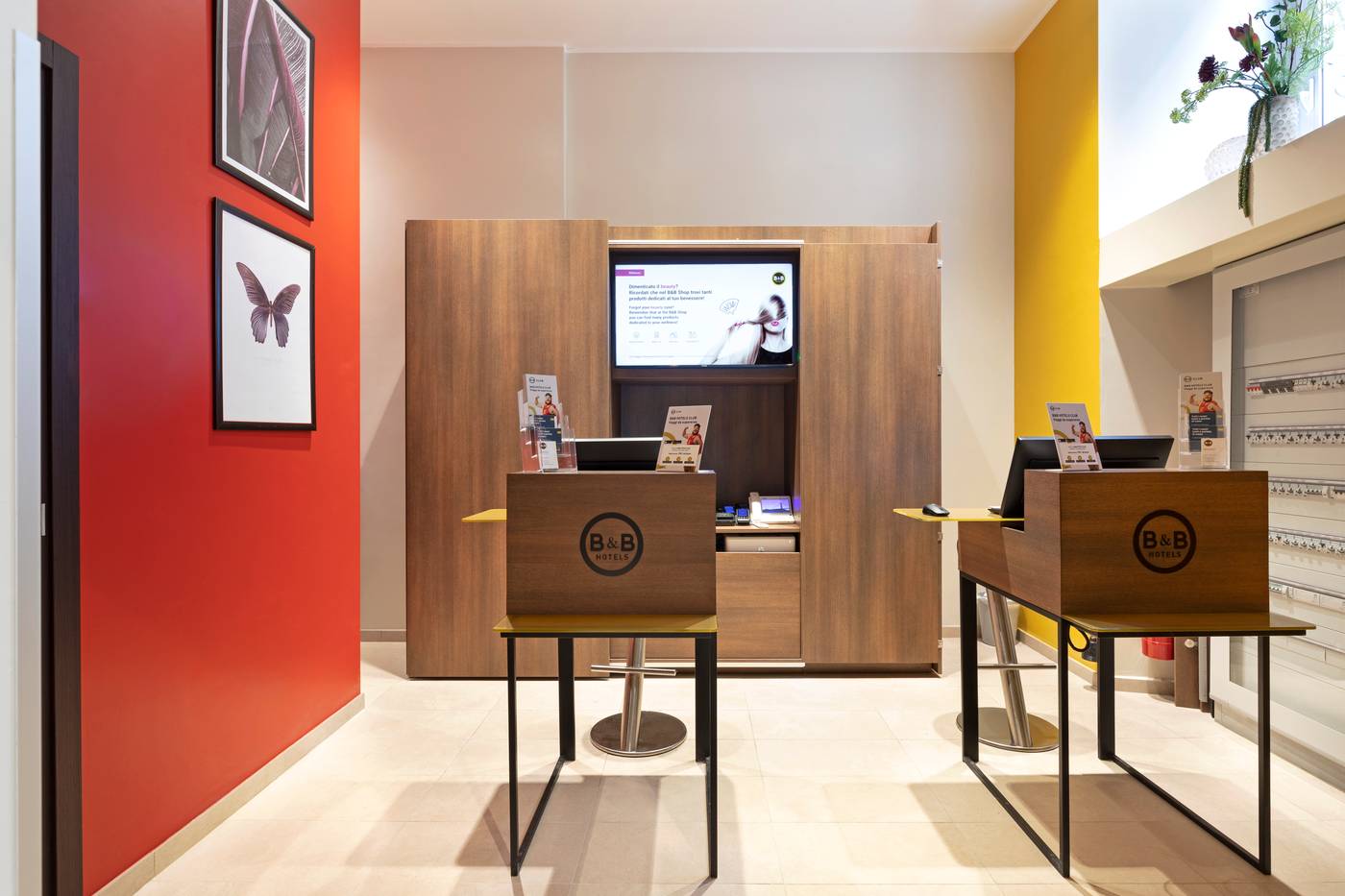 B-b-Hotel-Roma-San-Lorenzo-Termini-Lobby-11