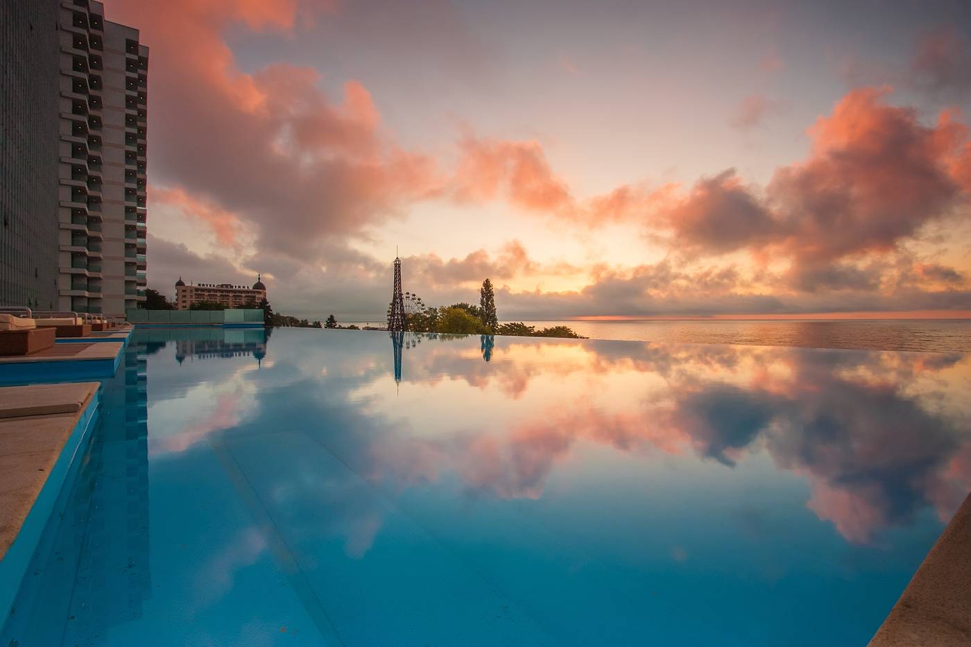 International-Hotel-Casino---Tower-Suites-Pool-8