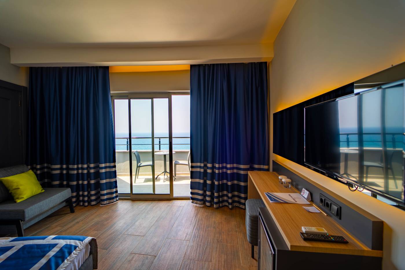 Nox-Inn-Deluxe-Hotel-Room-27