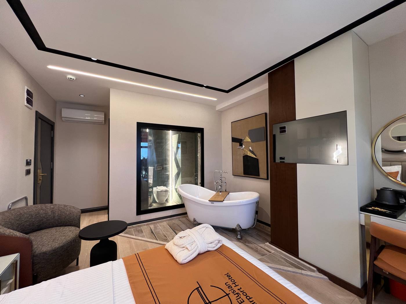 Elysian-Airport-Hotel-Room-44