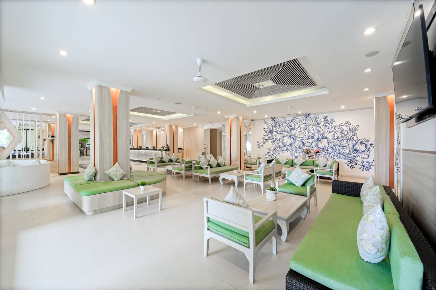 Centara-Blue-Marine-Resort-and-Spa-Phuket-Lobby-42