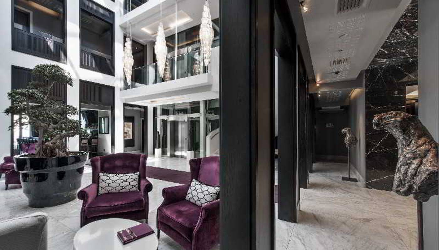 Queen-Victoria-Hotel-by-Newmark-Lobby-14