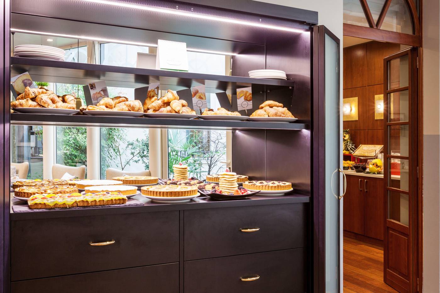 Holiday-Inn-Milan-Garibaldi-Station-Restaurant-29