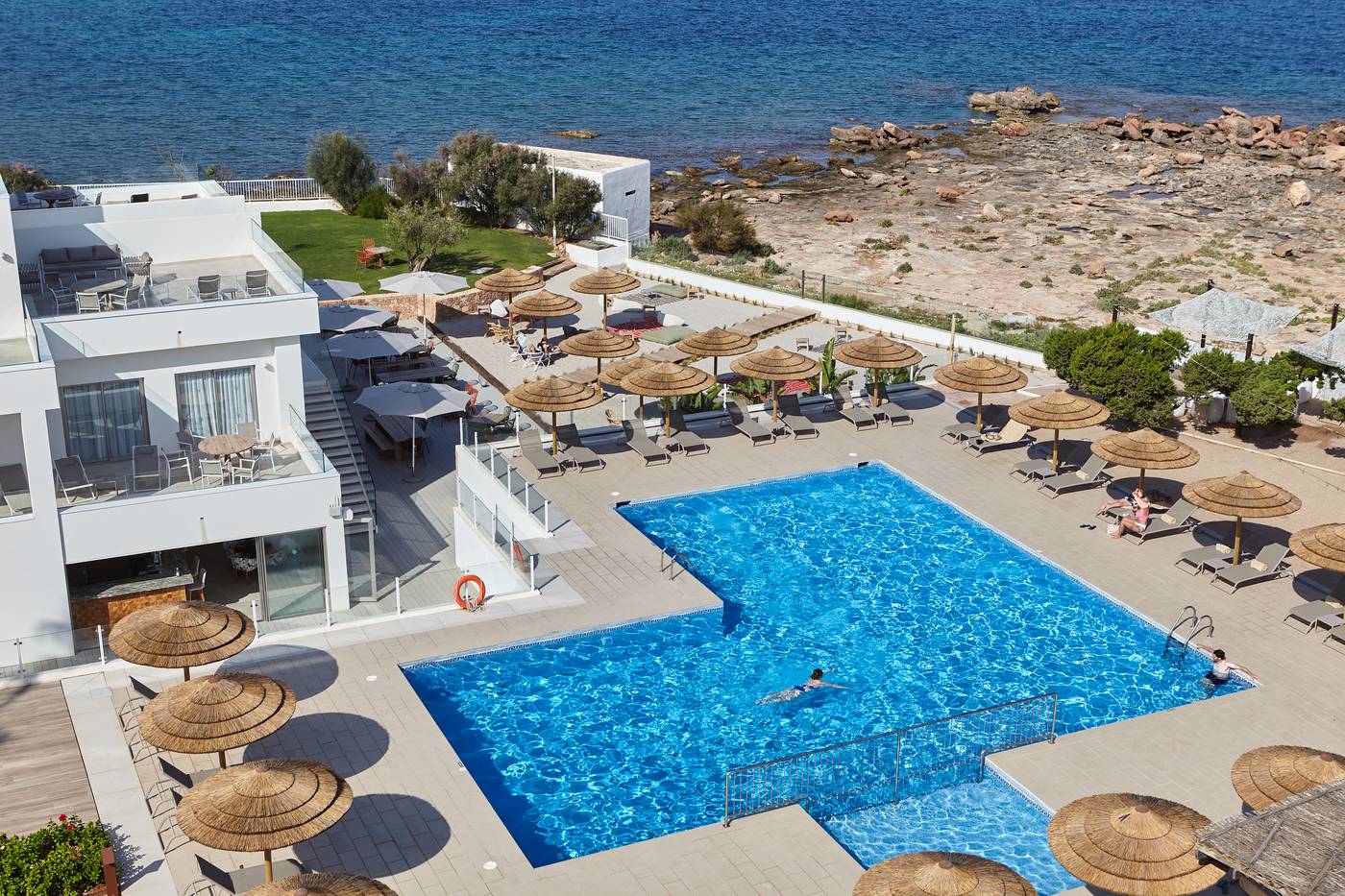 Marina-Palace-Prestige-by-Intercorp-Hotel-Group-Pool-4