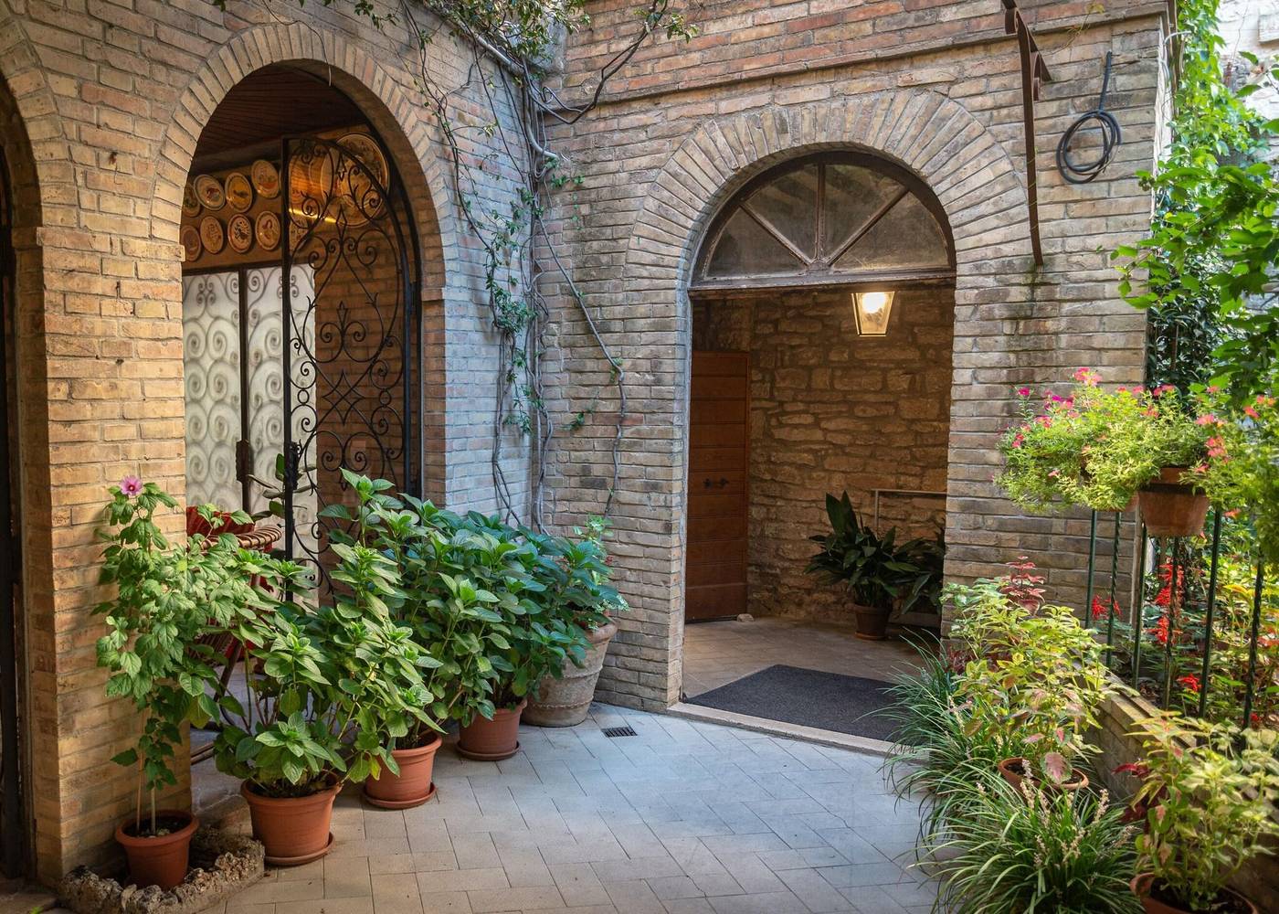 Umbra-Italy-ASSISI -Lobby-3