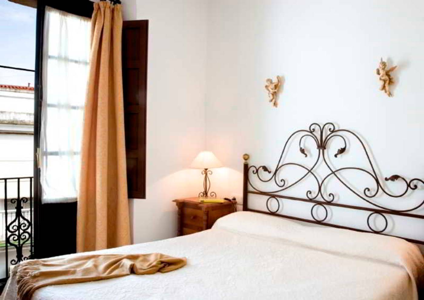 Casa-Palacio-de-Los-Leones-General-view-4