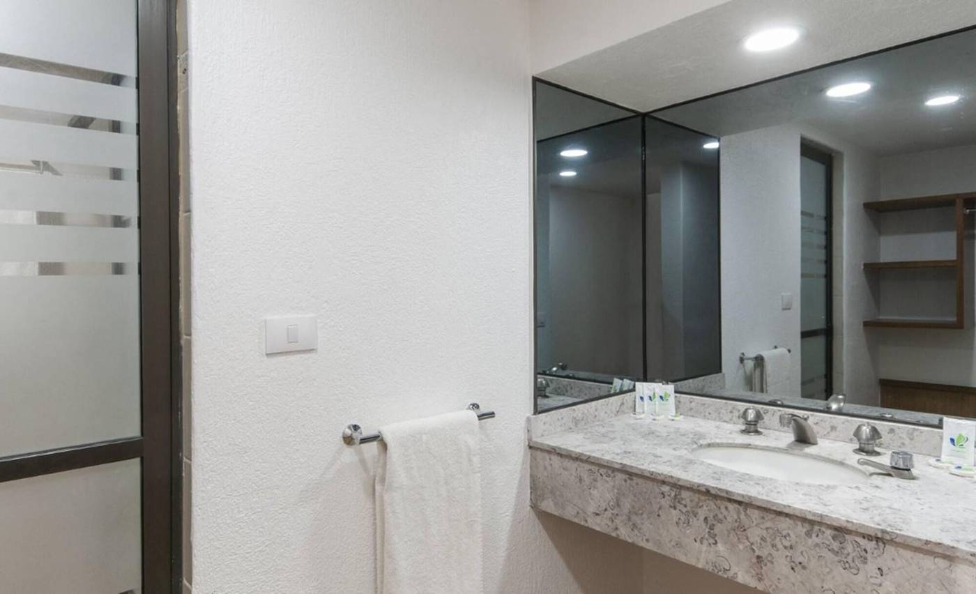 San Lucas-Mexico-CUAUHTÉMOC-Room-8