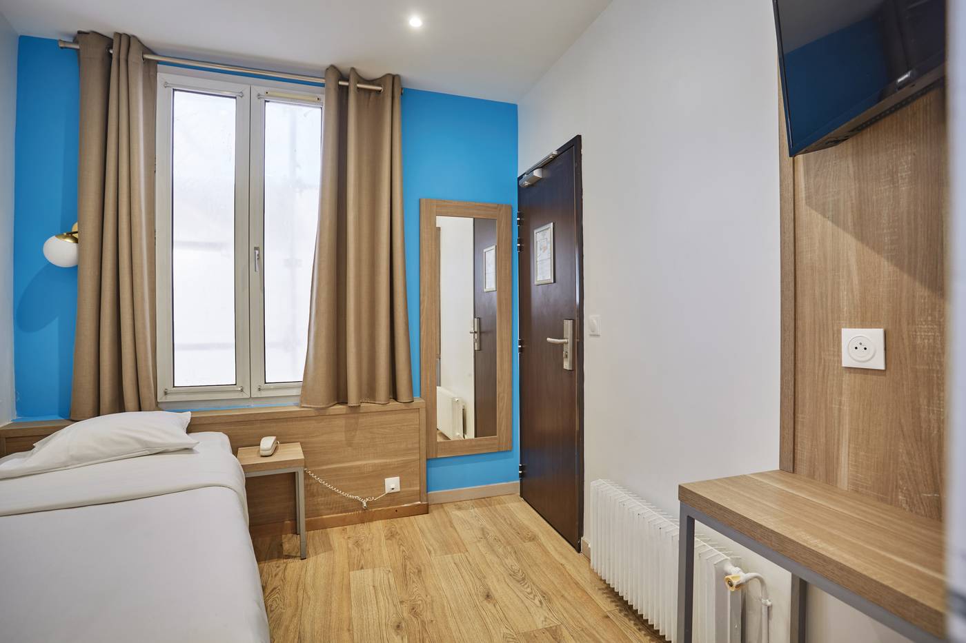 Hipotel-Paris-Gare-Du-Nord-Merryl-Room-2