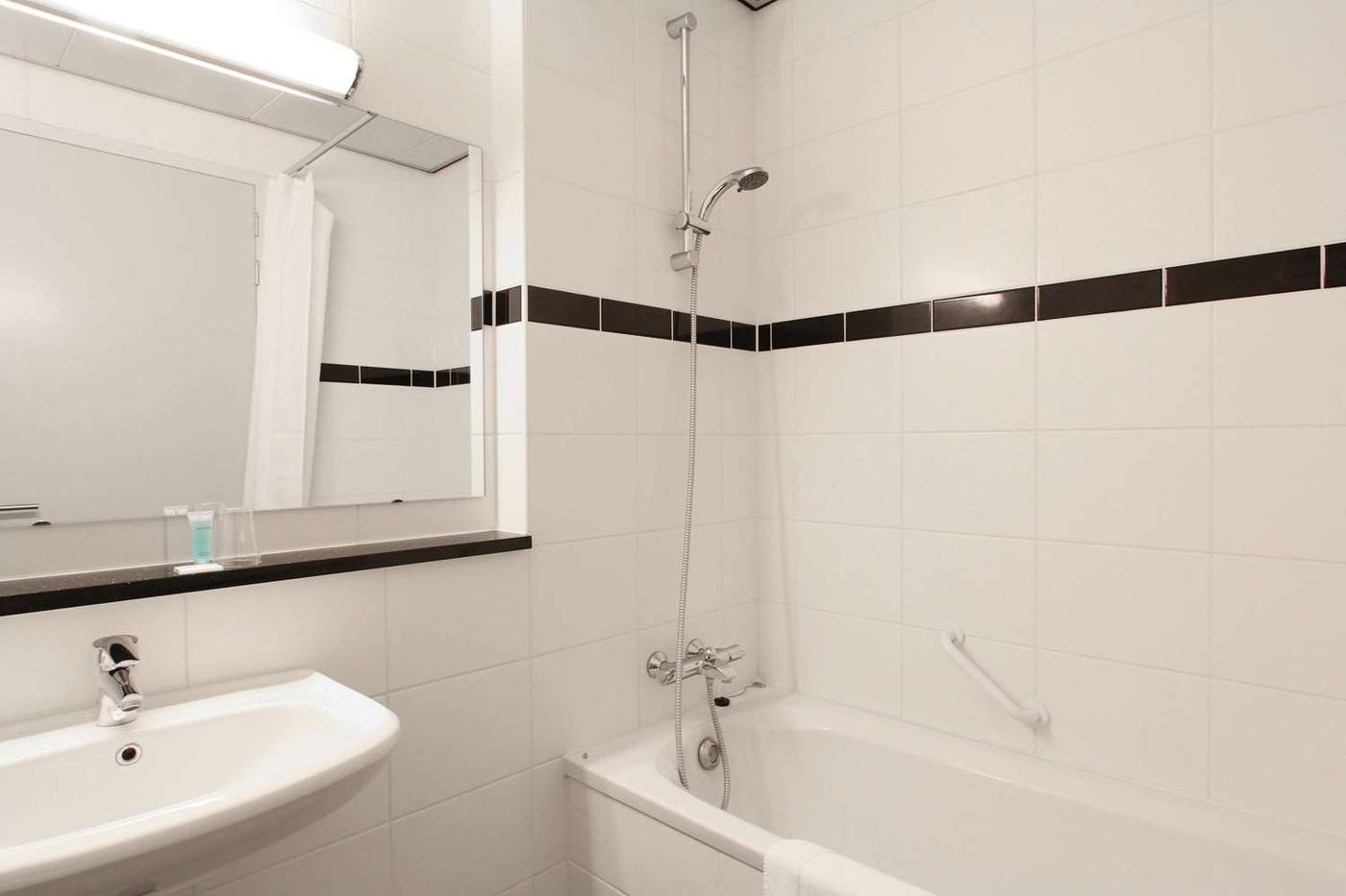 Best-Western-Plus-Amsterdam-Airport-Hotel-Room-15