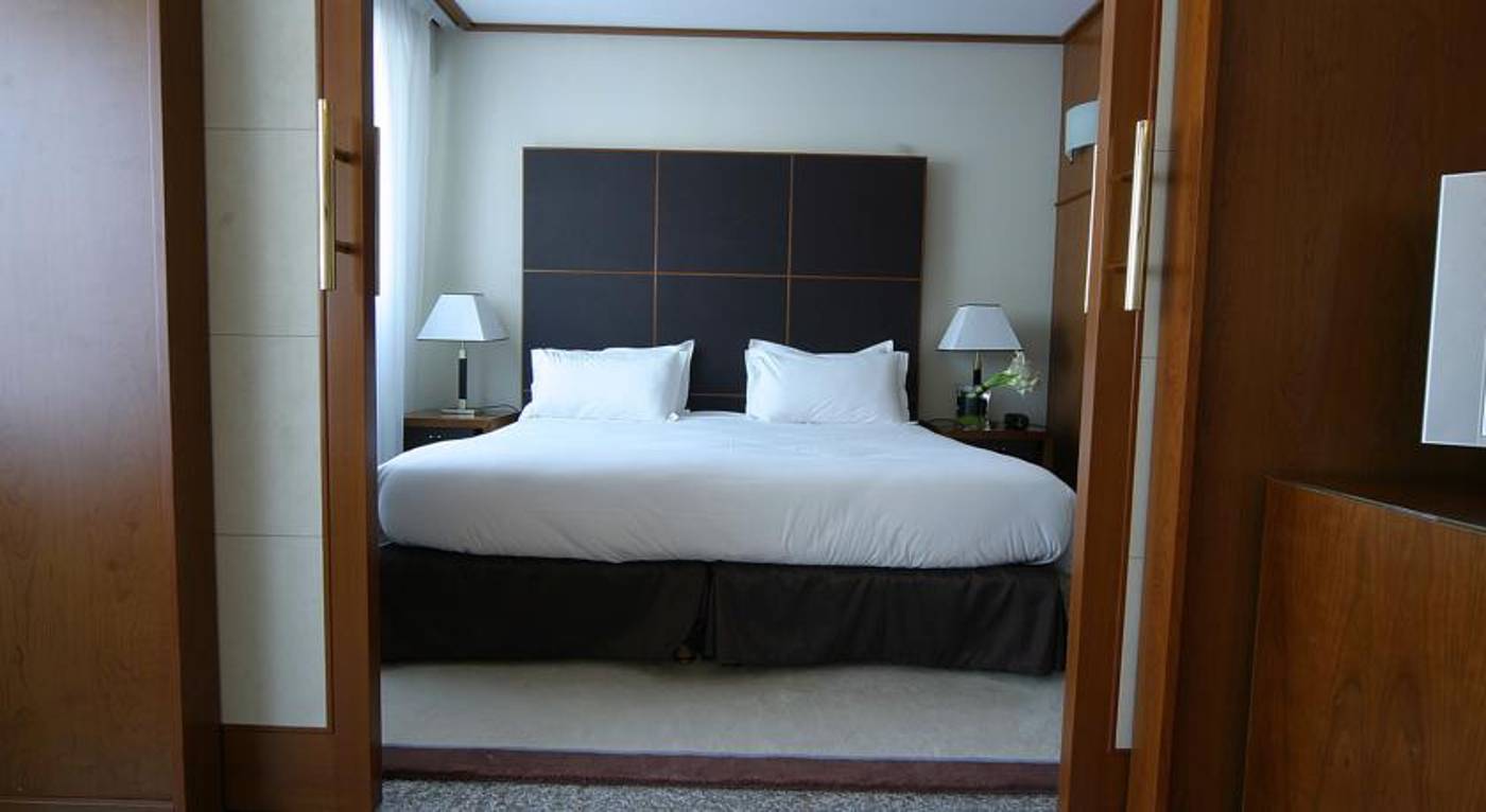 Goldstars Resort & Suites