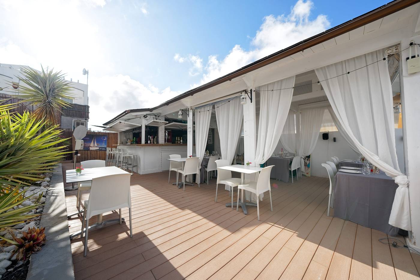 Vista-Bonita-Gay-Resort-Bar-27