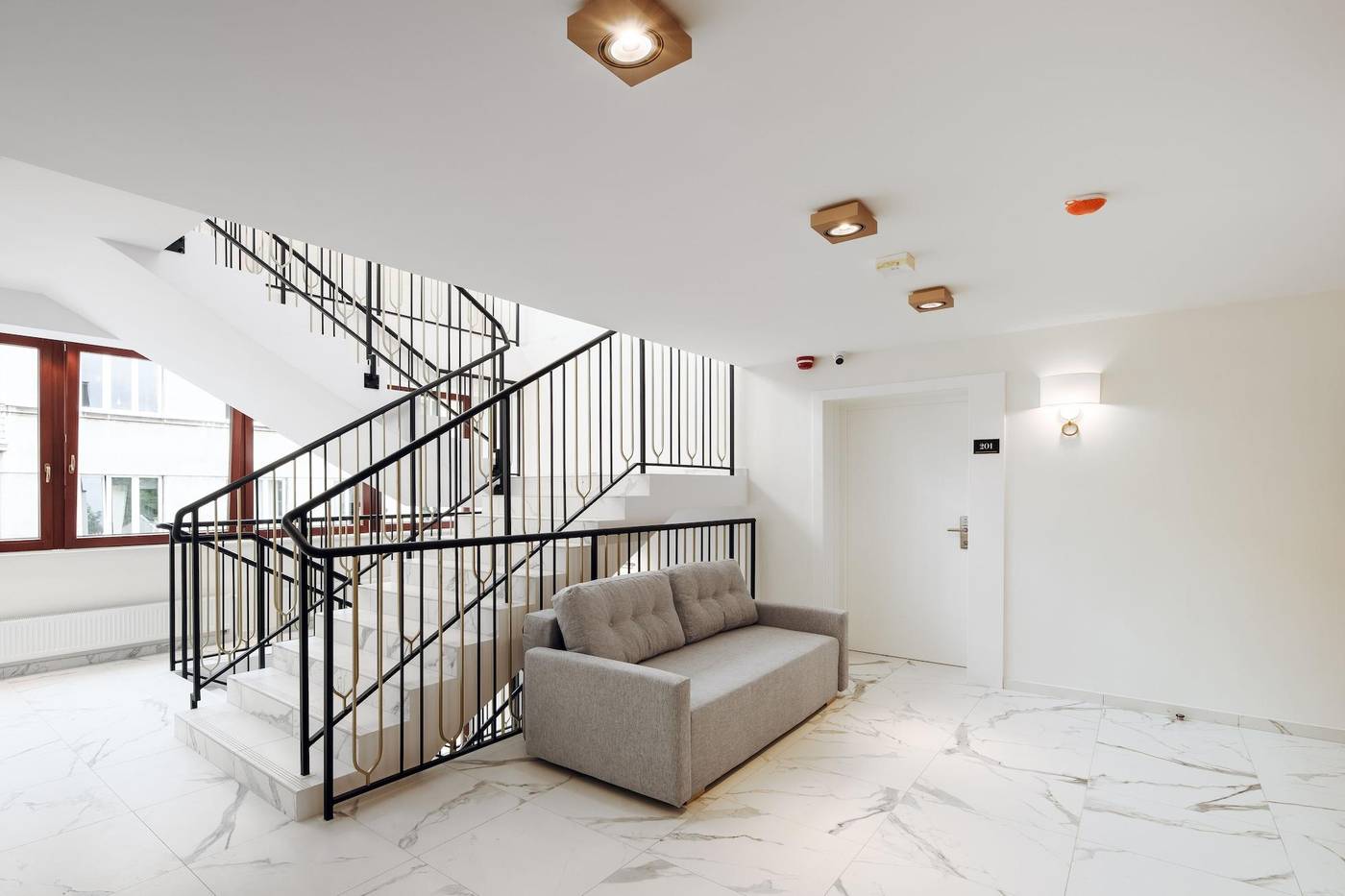 W-Sercu-Krakowa-Aparthotel-Lobby-5